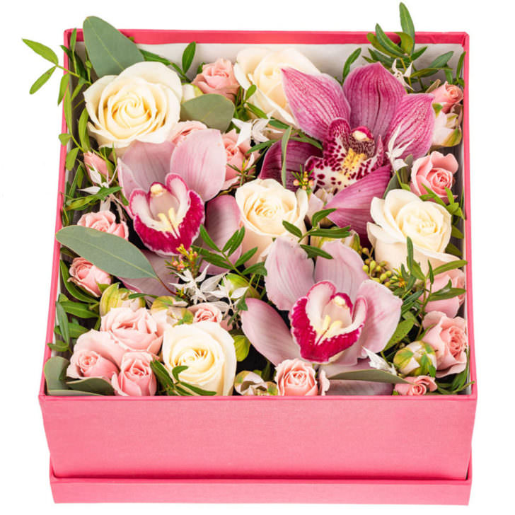 Цветы в коробке "Любовная история"